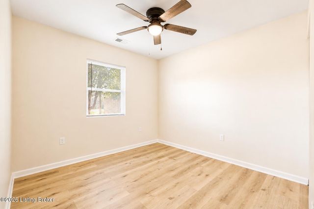 122 N Brookwood Dr, Louisville, KY 40229
