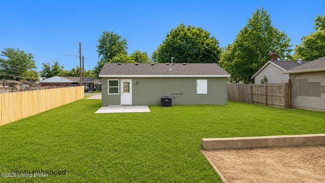 122 N Brookwood Dr, Louisville, KY 40229