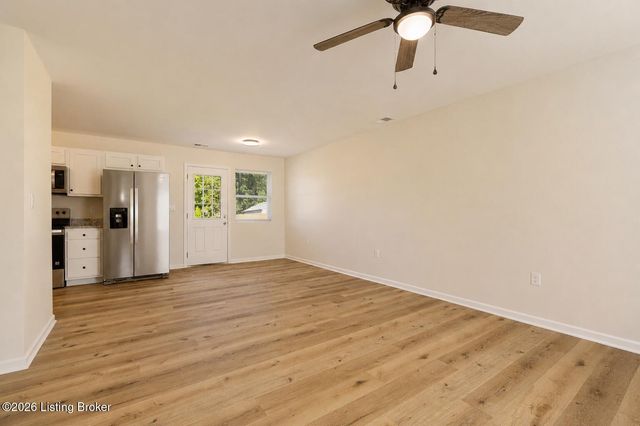 122 N Brookwood Dr, Louisville, KY 40229