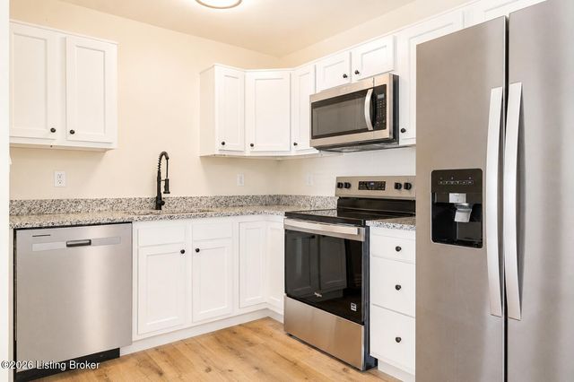 122 N Brookwood Dr, Louisville, KY 40229