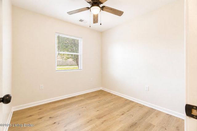 122 N Brookwood Dr, Louisville, KY 40229