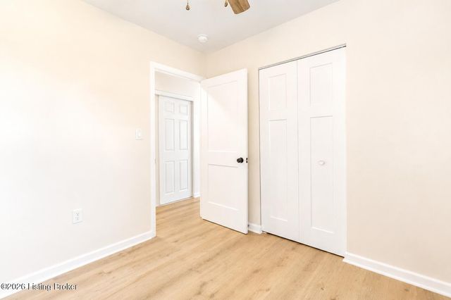 122 N Brookwood Dr, Louisville, KY 40229