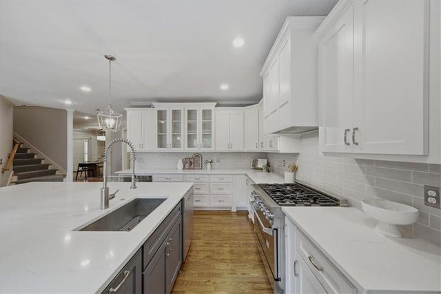 5709 W 147th Place, Overland Park, KS 66223