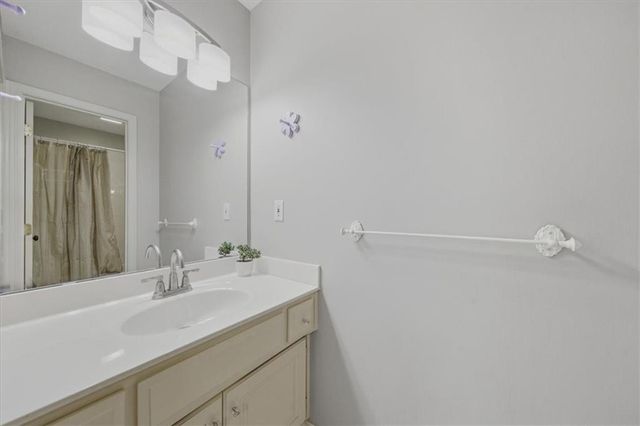 5709 W 147th Place, Overland Park, KS 66223