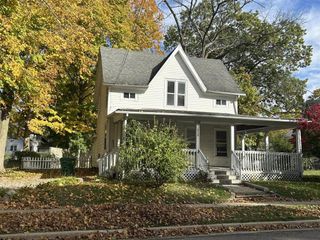 319 S 5th Street, Niles, MI 49120