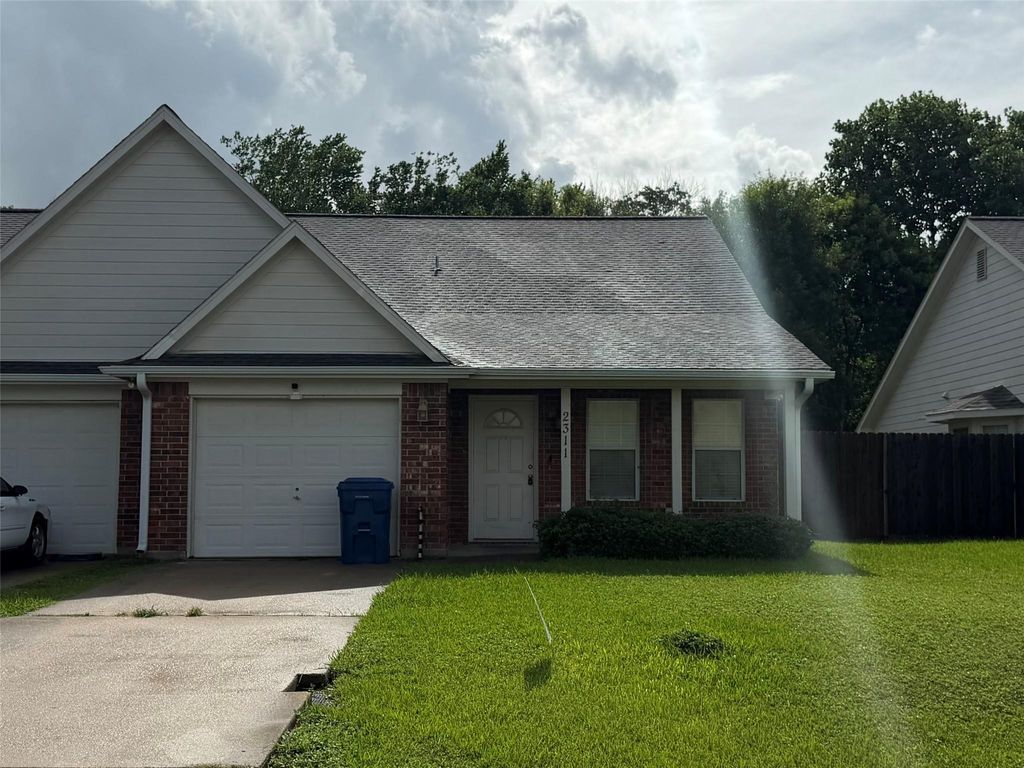 2311 24th Street N, Texas City, TX 77590
