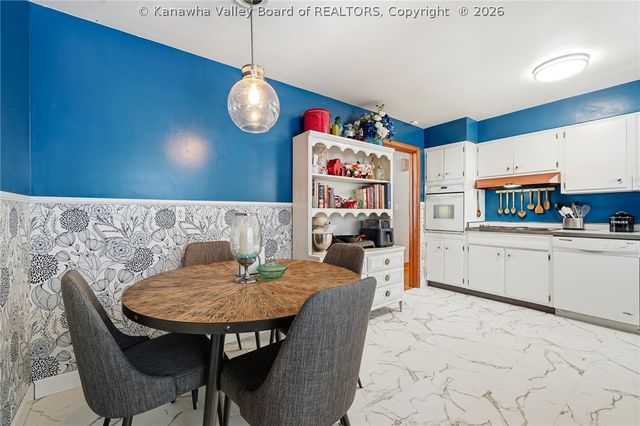 877 Valley Pike Drive, St Albans, WV 25177