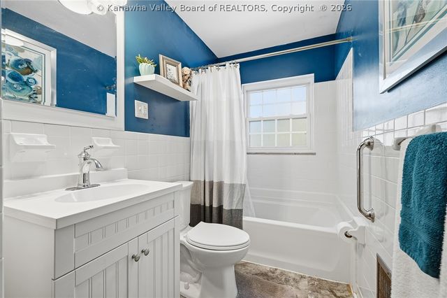 877 Valley Pike Drive, St Albans, WV 25177