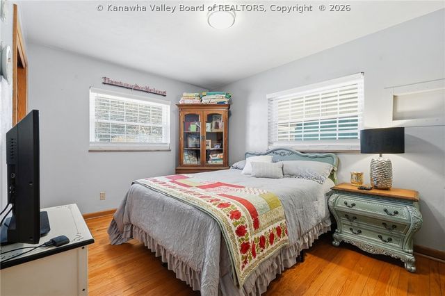 877 Valley Pike Drive, St Albans, WV 25177