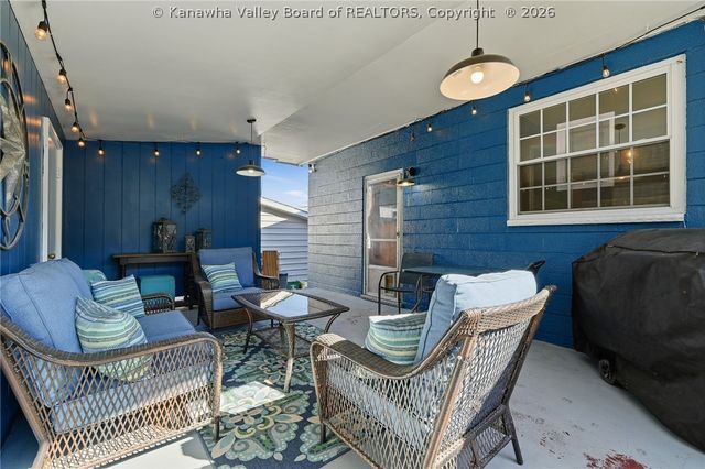 877 Valley Pike Drive, St Albans, WV 25177