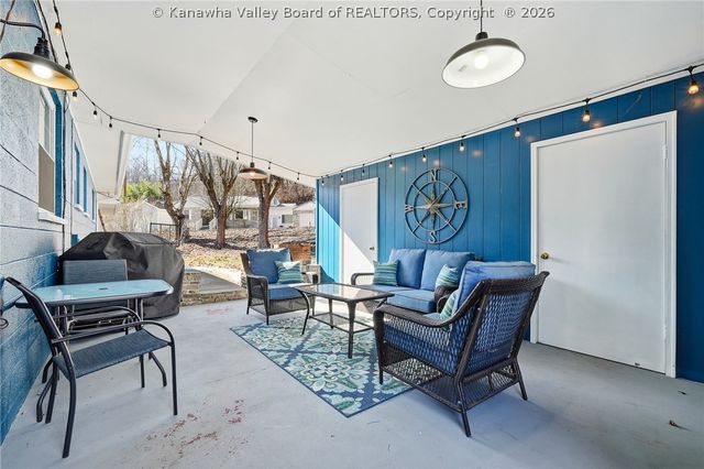 877 Valley Pike Drive, St Albans, WV 25177