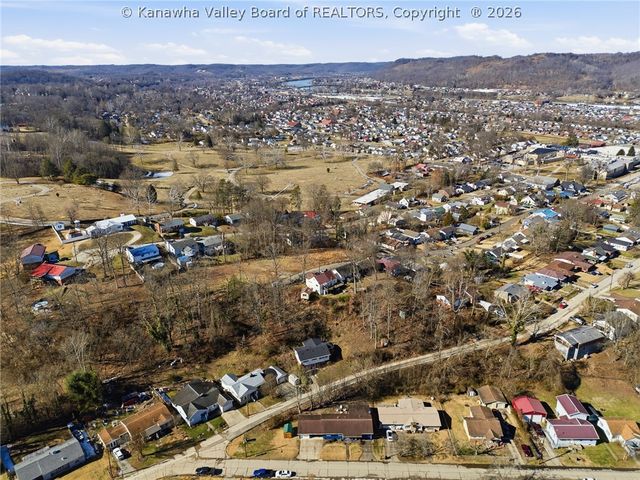 877 Valley Pike Drive, St Albans, WV 25177