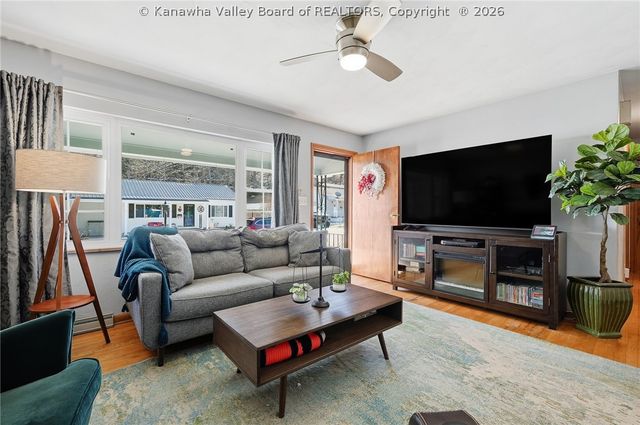 877 Valley Pike Drive, St Albans, WV 25177