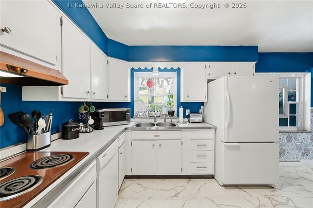 877 Valley Pike Drive, St Albans, WV 25177