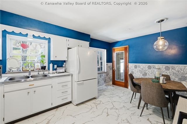 877 Valley Pike Drive, St Albans, WV 25177