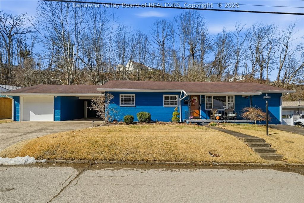 877 Valley Pike Drive, St Albans, WV 25177