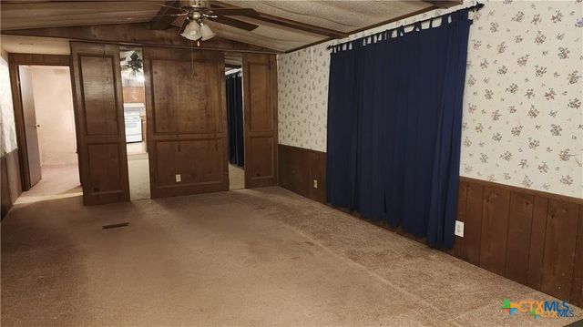 2105 E North Street, Victoria, TX 77901