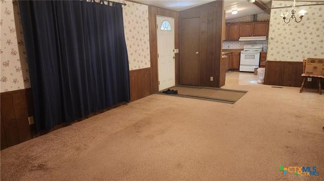 2105 E North Street, Victoria, TX 77901