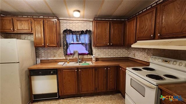 2105 E North Street, Victoria, TX 77901