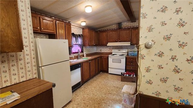 2105 E North Street, Victoria, TX 77901