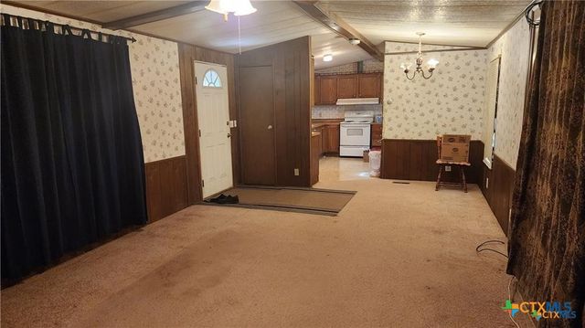 2105 E North Street, Victoria, TX 77901