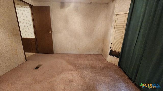 2105 E North Street, Victoria, TX 77901