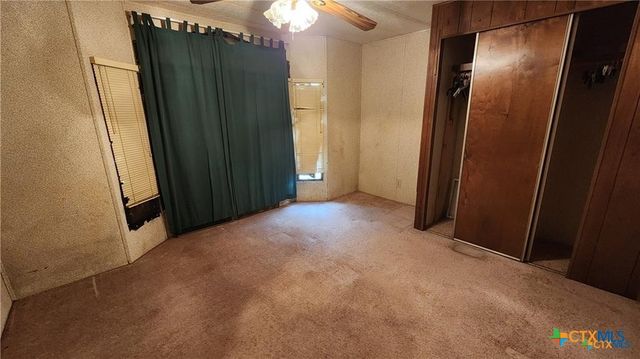 2105 E North Street, Victoria, TX 77901