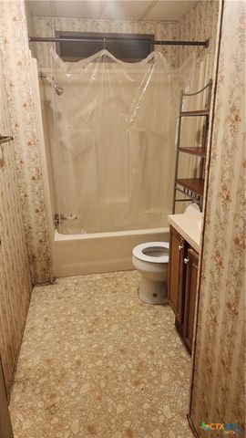 2105 E North Street, Victoria, TX 77901