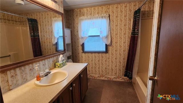 2105 E North Street, Victoria, TX 77901