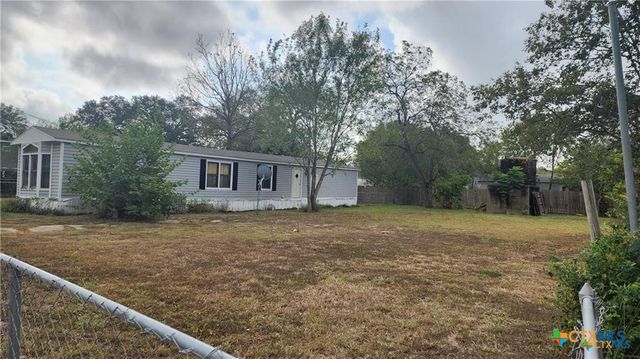 2105 E North Street, Victoria, TX 77901