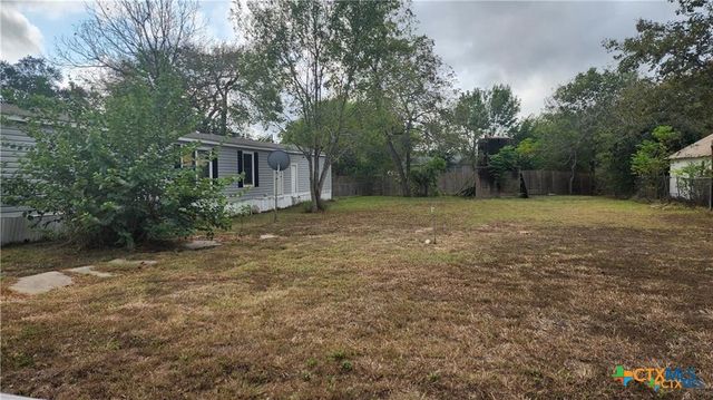 2105 E North Street, Victoria, TX 77901