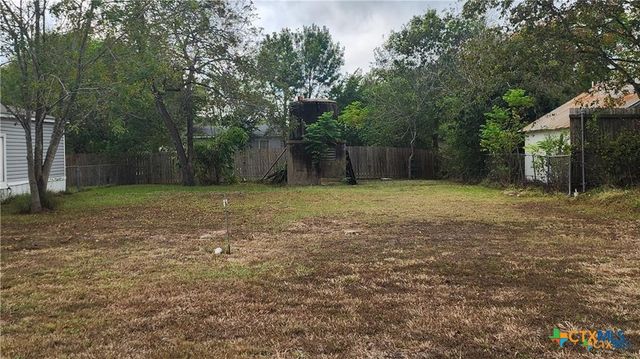 2105 E North Street, Victoria, TX 77901