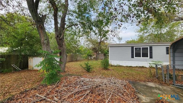 2105 E North Street, Victoria, TX 77901