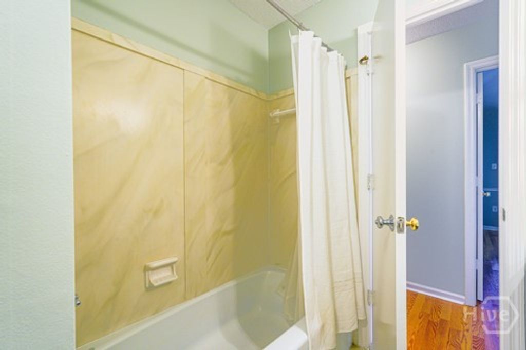 Image 32 of property listing at 20 Wesley Crossing, Savannah, GA 31411