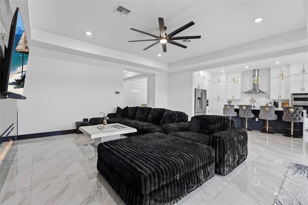 Image 14 of property listing at 7208 GREAT EGRET BOULEVARD, Sarasota, FL 34241