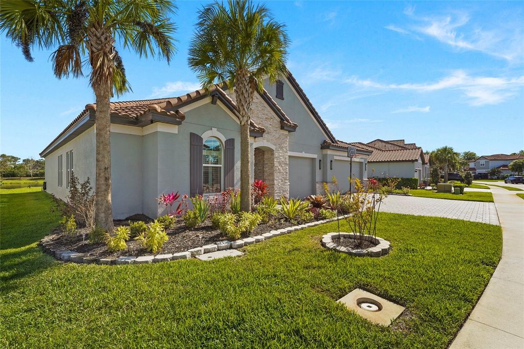 Image 3 of property listing at 7208 GREAT EGRET BOULEVARD, Sarasota, FL 34241