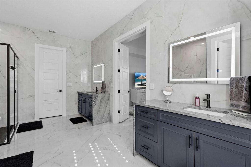 Image 21 of property listing at 7208 GREAT EGRET BOULEVARD, Sarasota, FL 34241