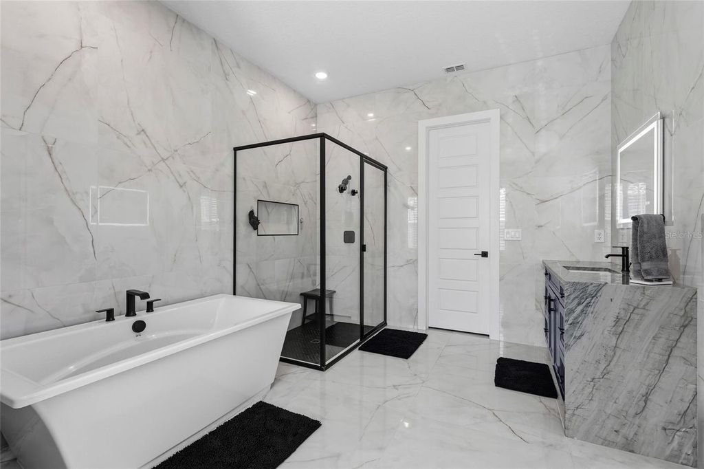 Image 22 of property listing at 7208 GREAT EGRET BOULEVARD, Sarasota, FL 34241