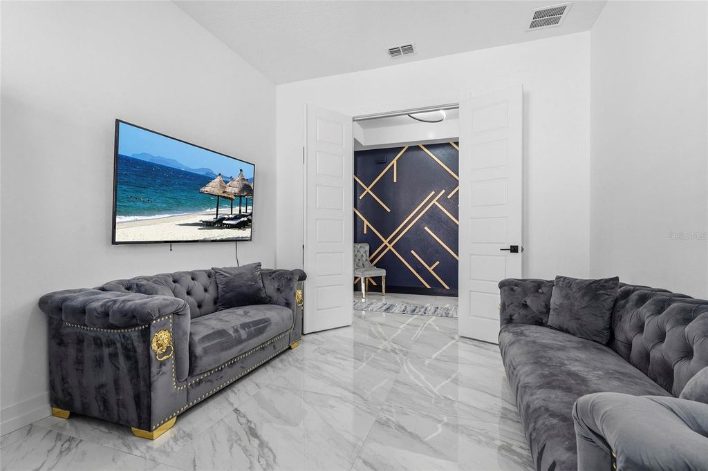 Image 33 of property listing at 7208 GREAT EGRET BOULEVARD, Sarasota, FL 34241