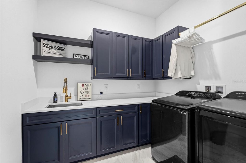 Image 34 of property listing at 7208 GREAT EGRET BOULEVARD, Sarasota, FL 34241