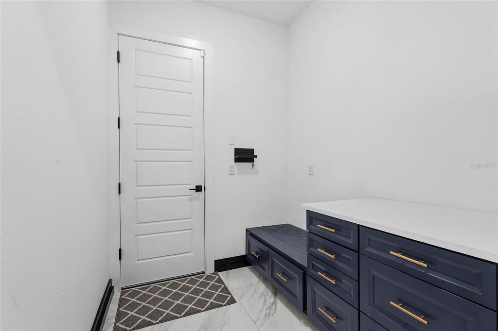 Image 35 of property listing at 7208 GREAT EGRET BOULEVARD, Sarasota, FL 34241