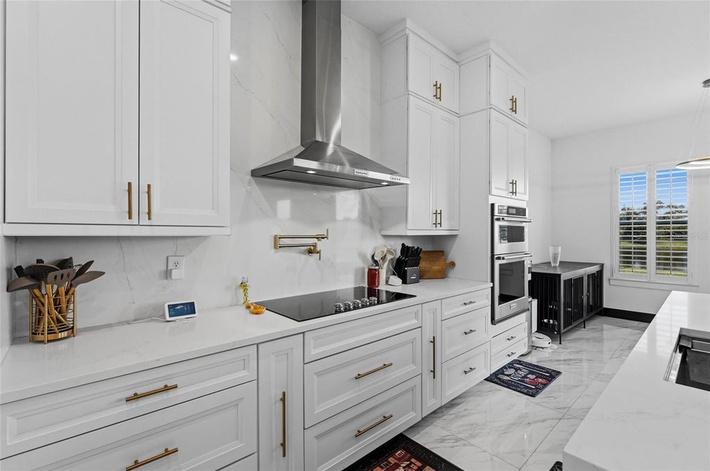 Image 8 of property listing at 7208 GREAT EGRET BOULEVARD, Sarasota, FL 34241