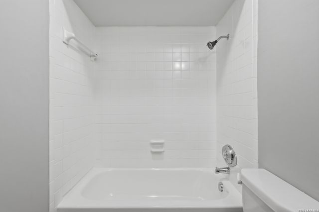 8702 Village Dr Apt 123, San Antonio, TX 78217