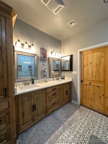 2724 Lark Road, Kingston, OK 73439