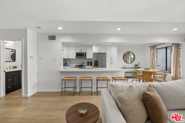 4425 Whitsett Avenue 214, Los Angeles, CA 91604
