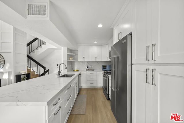 4425 Whitsett Avenue 214, Los Angeles, CA 91604