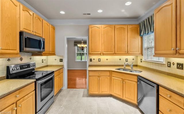 132 Heritage Hill Drive, Jamestown, NC 27282