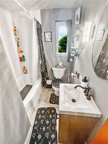 102 Johnston Rd, Bentleyville, PA 15314