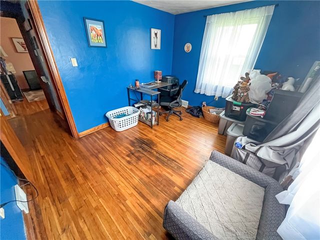 102 Johnston Rd, Bentleyville, PA 15314