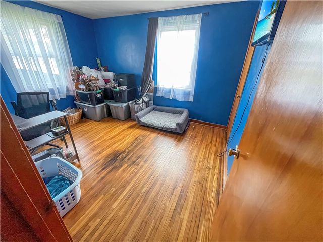 102 Johnston Rd, Bentleyville, PA 15314
